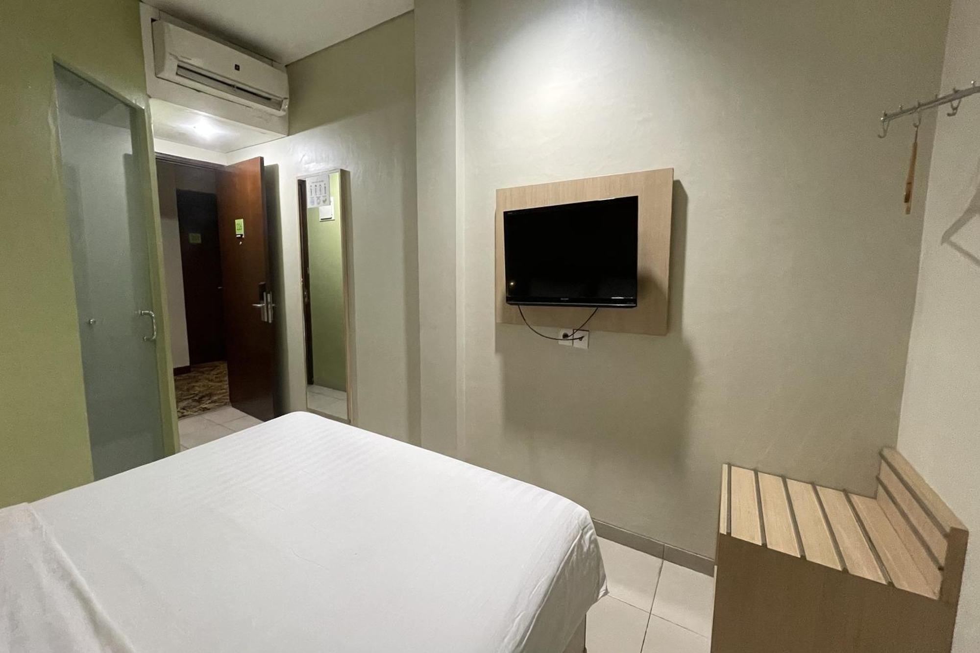 Lemo Hotel Serpong Tangerang Exterior photo