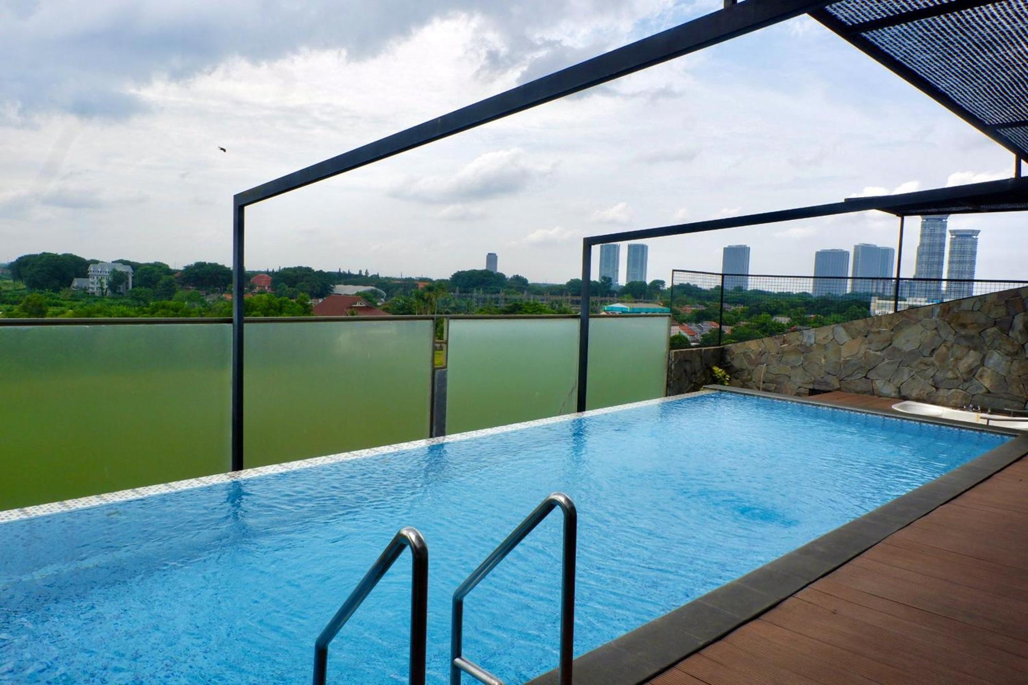 Lemo Hotel Serpong Tangerang Exterior photo