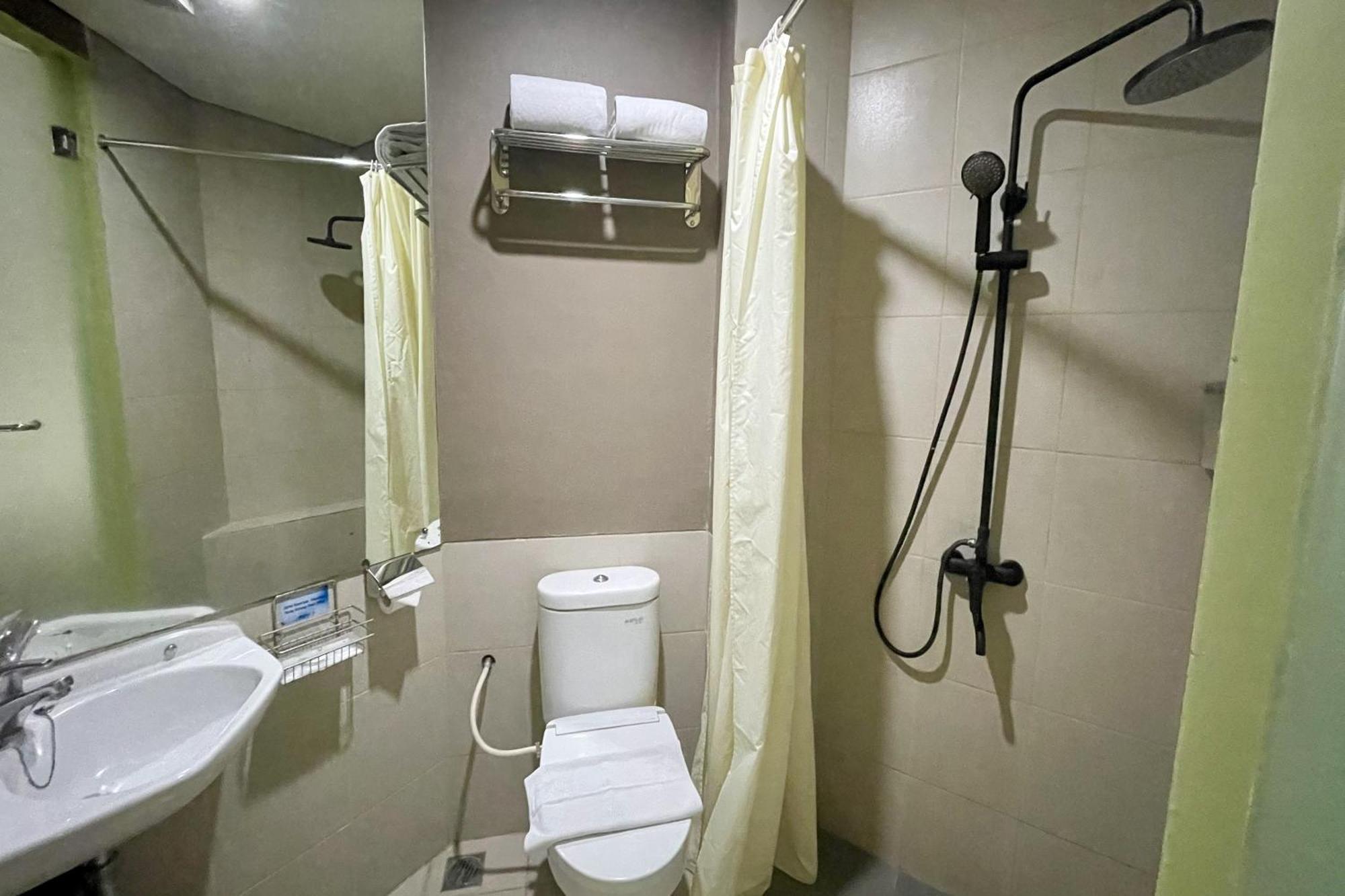 Lemo Hotel Serpong Tangerang Exterior photo