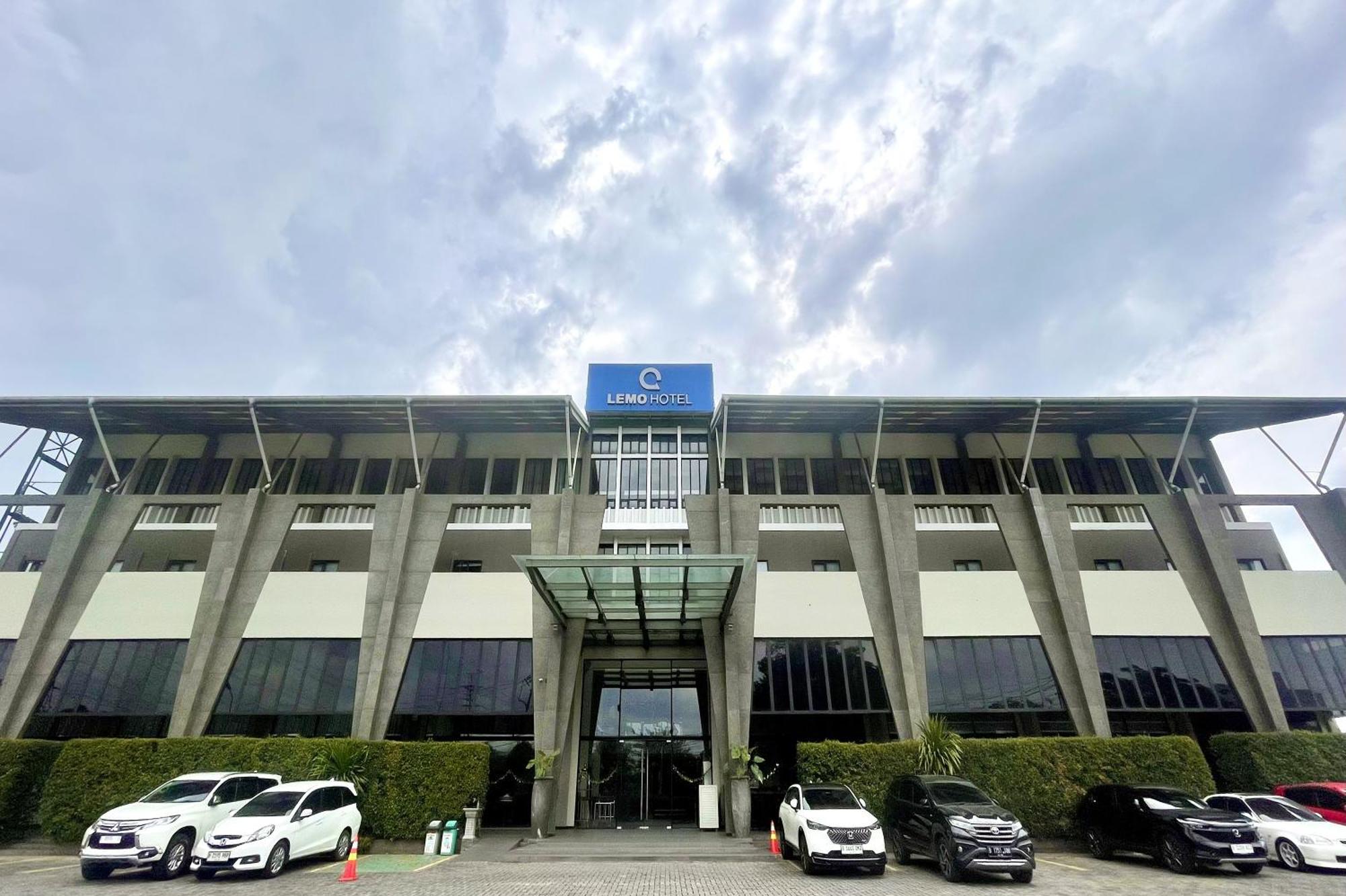 Lemo Hotel Serpong Tangerang Exterior photo