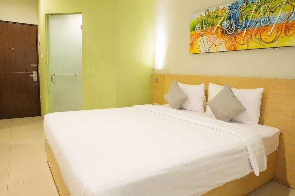 Lemo Hotel Serpong Tangerang Exterior photo
