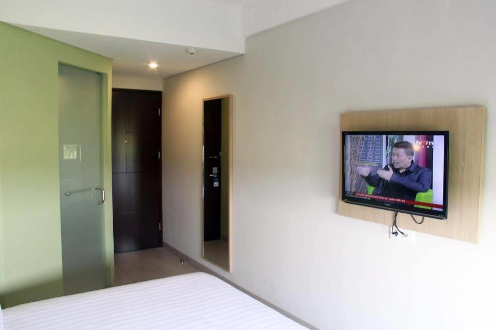 Lemo Hotel Serpong Tangerang Exterior photo